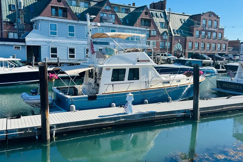 Slide: The Image of Sabreline 42 Fly Bridge 2006 - 7