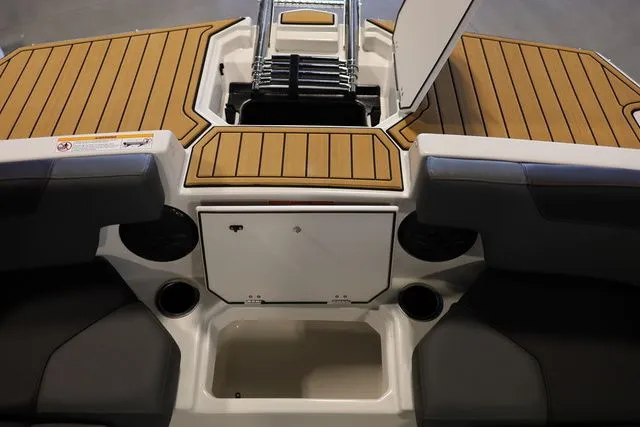 Slide: The Image of Starcraft SVX 210 DC OB 2026 - 33