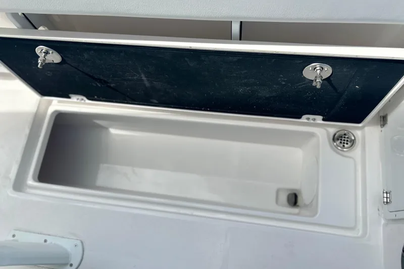 Slide: The Image of Sea Fox 268 Commander 2026 - 19