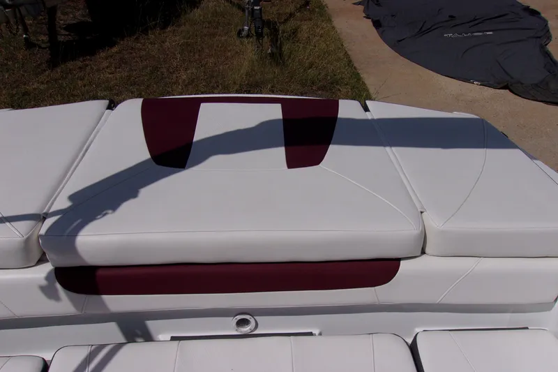 Slide: The Image of White and maroon seating on 2019 Tahoe 500 TF boat, outdoor setting. - 15