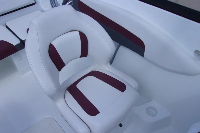 Slide: The Image of White and maroon boat seat in 2019 Tahoe 500 TF model. - 8