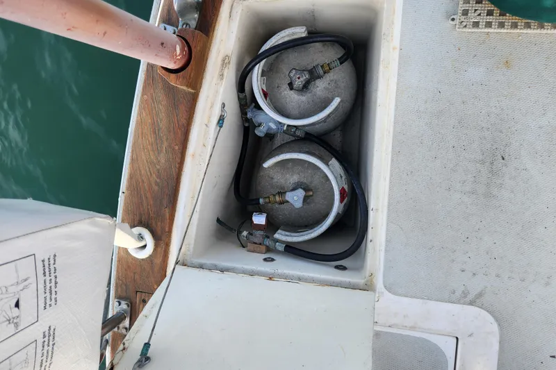 Slide: The Image of 1981 Guflstar Center Cockpit showing propane tanks in storage compartment. - 16