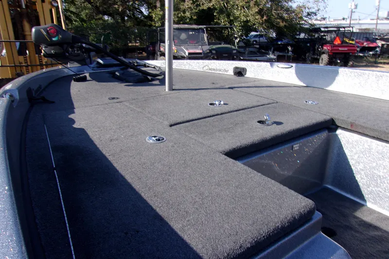 Slide: The Image of 2009 Ranger 188 VX boat deck with storage compartments and trolling motor. - 12