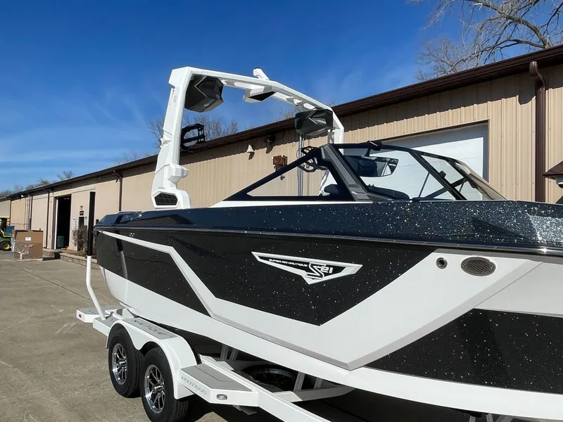 Slide: The Image of Nautique Super Air S21 2026 - 10