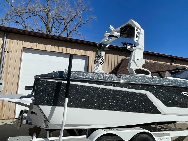 Slide: The Image of Nautique Super Air S21 2026 - 12