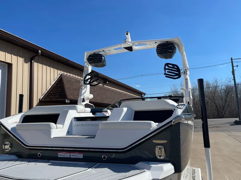 Slide: The Image of Nautique Super Air S21 2026 - 13