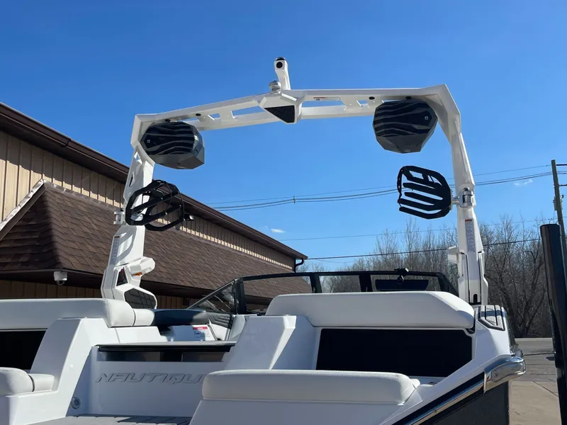 Slide: The Image of Nautique Super Air S21 2026 - 14
