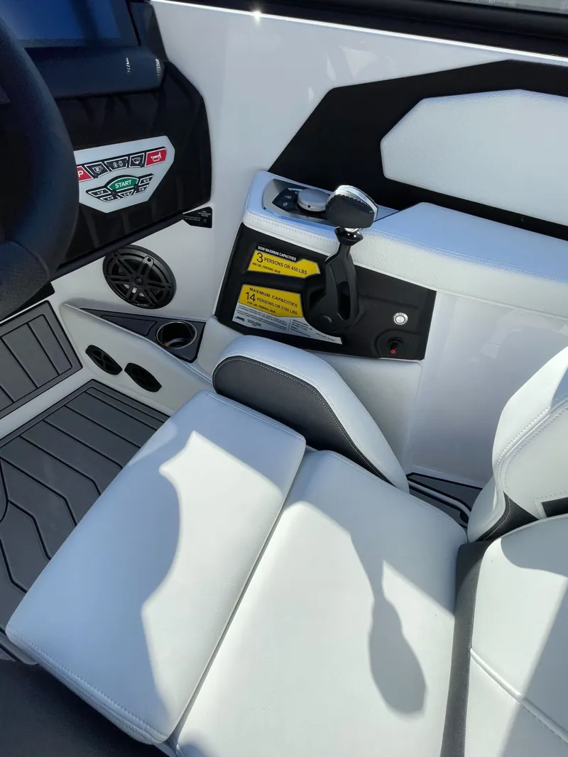 Slide: The Image of Nautique Super Air S21 2026 - 3