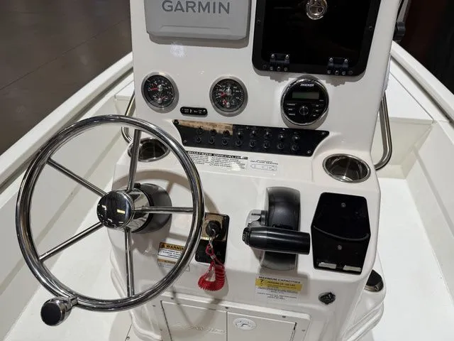 Slide: The Image of Avid FS 21 W/Yamaha 115 "SHO" 2023 - 15