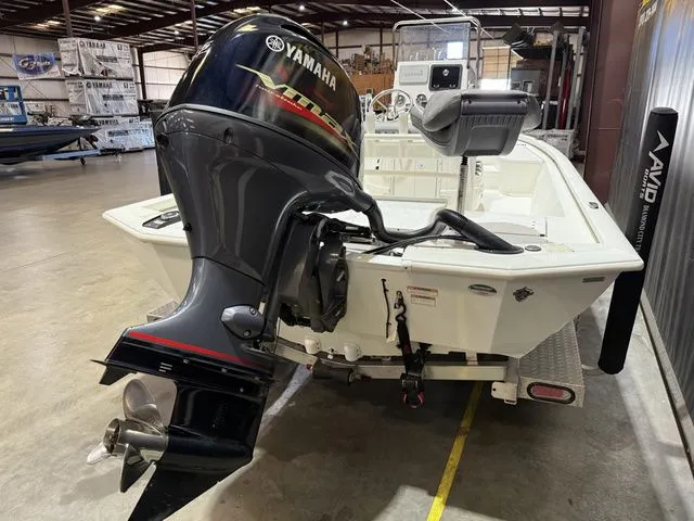 Slide: The Image of Avid FS 21 W/Yamaha 115 "SHO" 2023 - 4