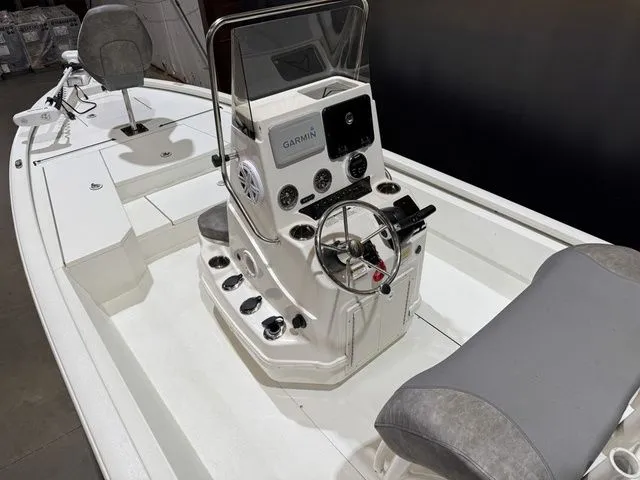 Slide: The Image of Avid FS 21 W/Yamaha 115 "SHO" 2023 - 7