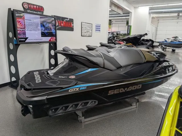 Slide: The Image of Sea-Doo GTX 2017 - 3
