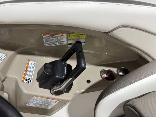 Slide: The Image of Yamaha 242 Limited S 2013 - 17