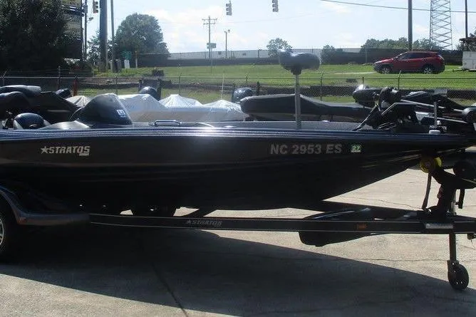 The Image of 2016 Stratos 201 XL Evolution boat on trailer, parked outside a brick building. - 0