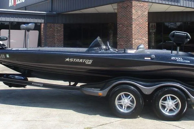 Slide: The Image of 2016 Stratos 201 XL Evolution boat interior with three seats and control panel. - 3