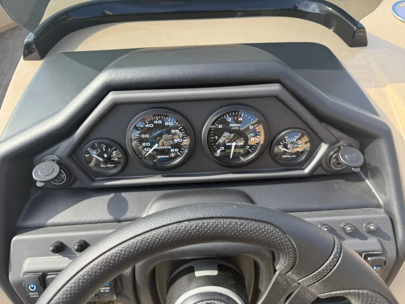 Slide: The Image of Bentley Pontoons Legacy 220 Swingback & Honda 4-Stroke EFI 2026 - 11