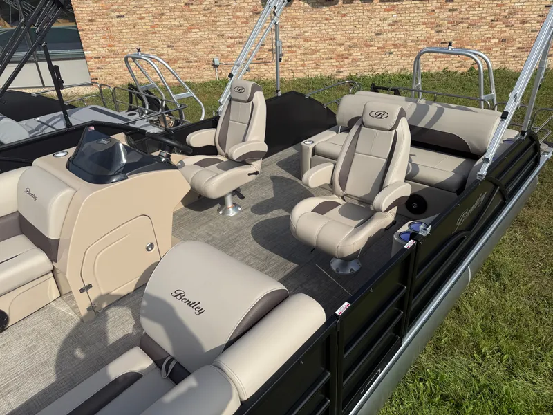 Slide: The Image of Bentley Pontoons Legacy 220 Swingback & Honda 4-Stroke EFI 2026 - 3
