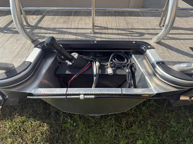 Slide: The Image of Bentley Pontoons Legacy 220 Swingback & Honda 4-Stroke EFI 2026 - 40