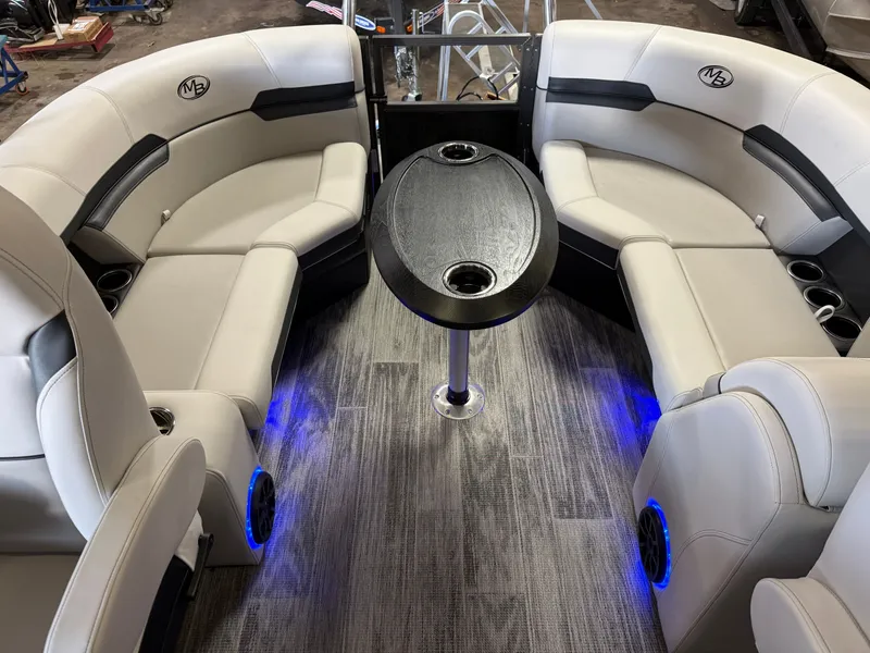 Slide: The Image of Montego Bay 8522 DL Quad Lounge Tritoon & Honda 4-Stroke EFI 2026 - 17