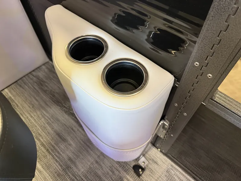 Slide: The Image of Montego Bay 8522 DL Quad Lounge Tritoon & Honda 4-Stroke EFI 2026 - 26