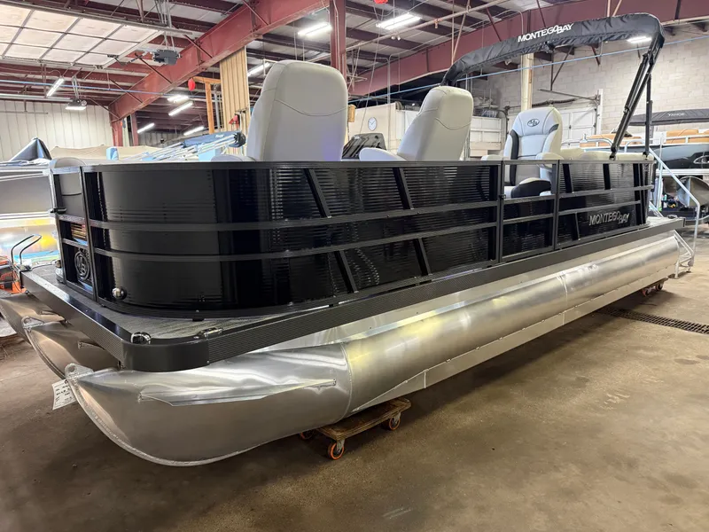 Slide: The Image of Montego Bay 8522 DL Quad Lounge Tritoon & Honda 4-Stroke EFI 2026 - 30