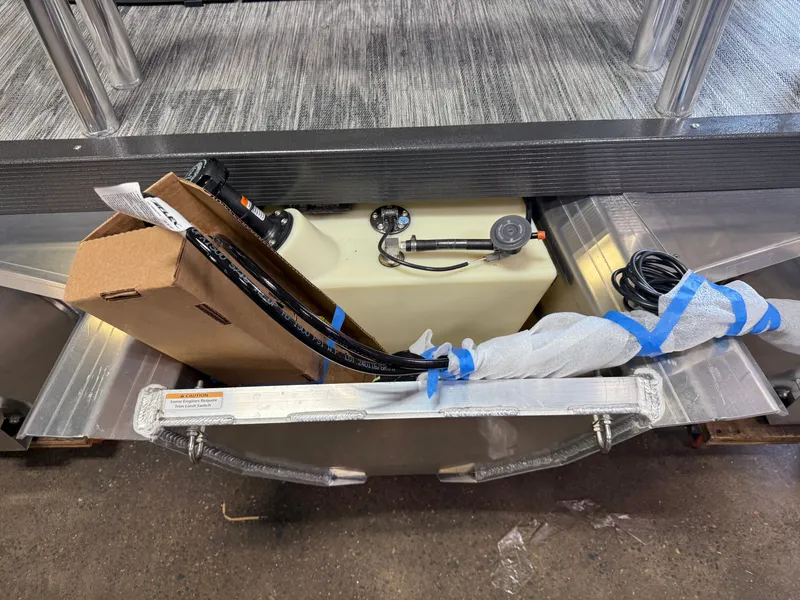 Slide: The Image of Montego Bay 8522 DL Quad Lounge Tritoon & Honda 4-Stroke EFI 2026 - 35