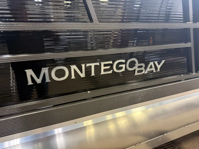 Slide: The Image of Montego Bay 8522 DL Quad Lounge Tritoon & Honda 4-Stroke EFI 2026 - 38