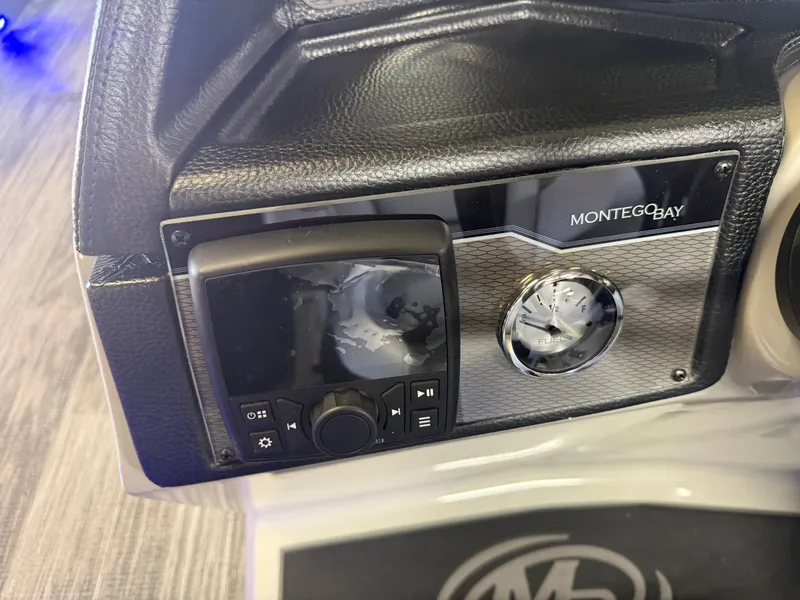 Slide: The Image of Montego Bay 8522 Fish & Cruise Deluxe Pontoon & Honda 4-Stroke EFI 2026 - 12