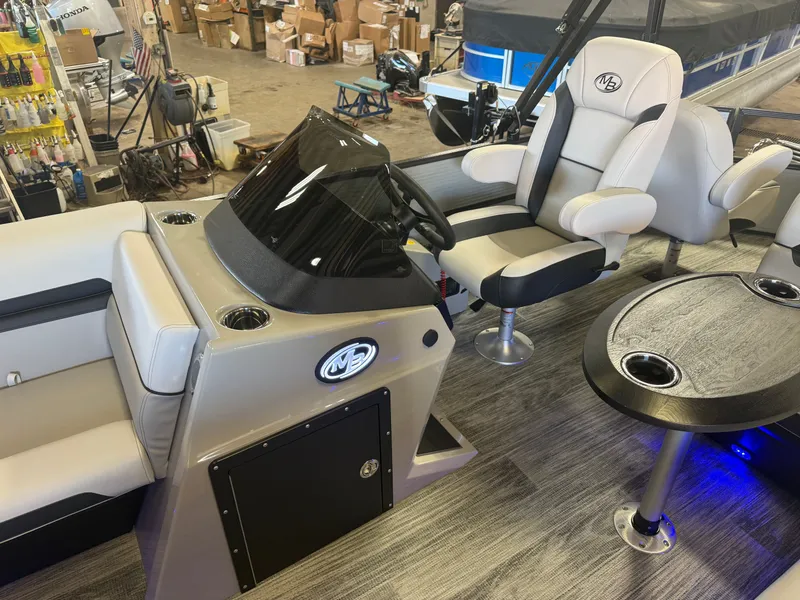 Slide: The Image of Montego Bay 8522 Fish & Cruise Deluxe Pontoon & Honda 4-Stroke EFI 2026 - 15