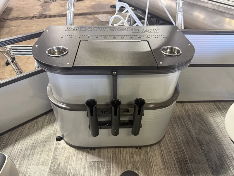 Slide: The Image of Montego Bay 8522 Fish & Cruise Deluxe Pontoon & Honda 4-Stroke EFI 2026 - 18