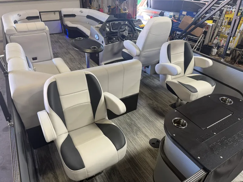 Slide: The Image of Montego Bay 8522 Fish & Cruise Deluxe Pontoon & Honda 4-Stroke EFI 2026 - 20