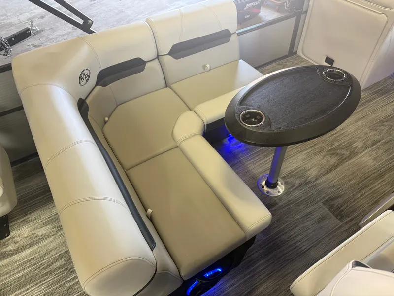 Slide: The Image of Montego Bay 8522 Fish & Cruise Deluxe Pontoon & Honda 4-Stroke EFI 2026 - 22