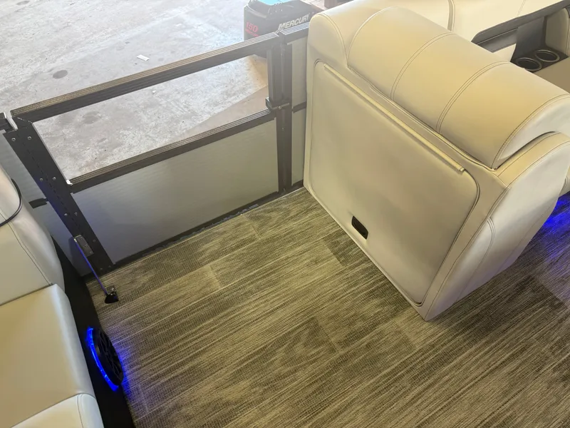 Slide: The Image of Montego Bay 8522 Fish & Cruise Deluxe Pontoon & Honda 4-Stroke EFI 2026 - 23