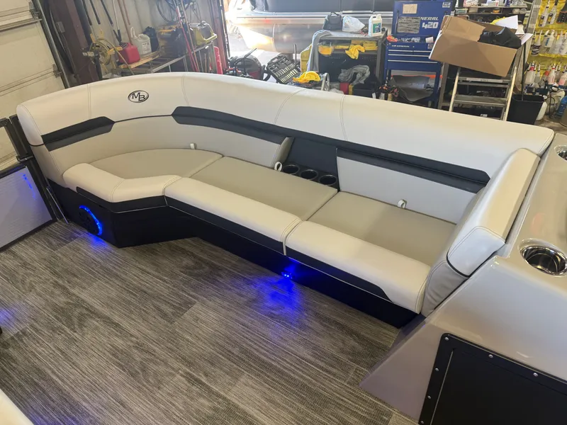 Slide: The Image of Montego Bay 8522 Fish & Cruise Deluxe Pontoon & Honda 4-Stroke EFI 2026 - 25