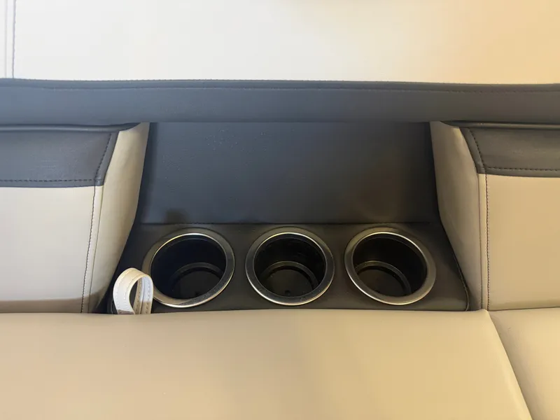 Slide: The Image of Montego Bay 8522 Fish & Cruise Deluxe Pontoon & Honda 4-Stroke EFI 2026 - 28