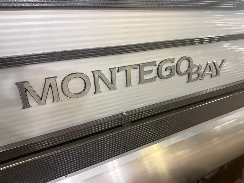 Slide: The Image of Montego Bay 8522 Fish & Cruise Deluxe Pontoon & Honda 4-Stroke EFI 2026 - 35