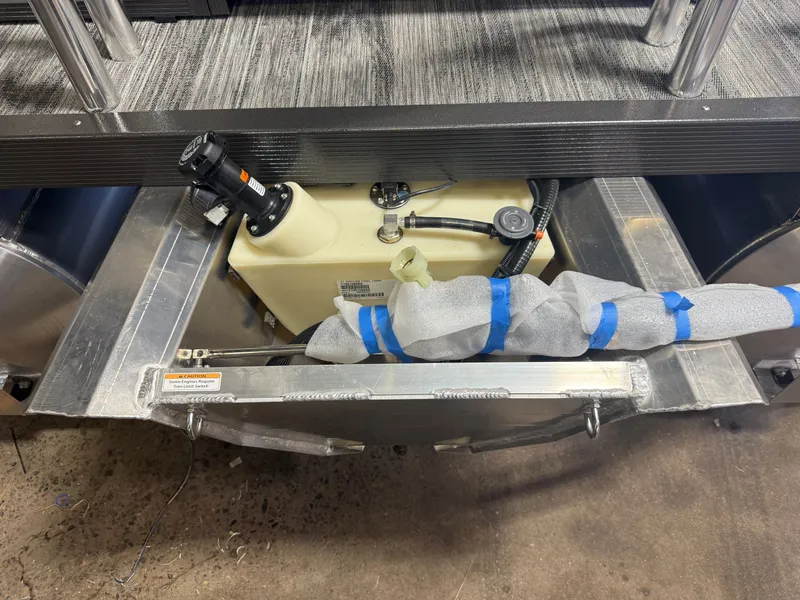 Slide: The Image of Montego Bay 8522 Fish & Cruise Deluxe Pontoon & Honda 4-Stroke EFI 2026 - 37