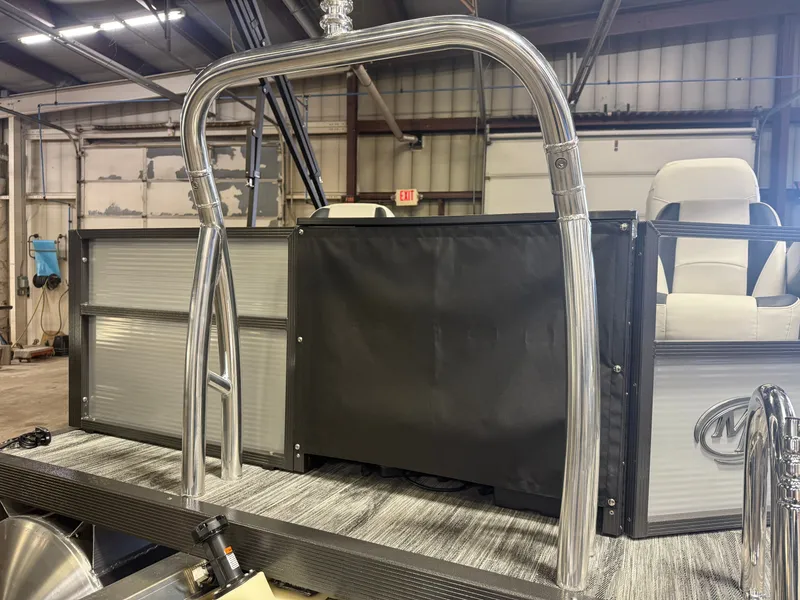 Slide: The Image of Montego Bay 8522 Fish & Cruise Deluxe Pontoon & Honda 4-Stroke EFI 2026 - 39