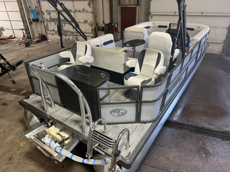 Slide: The Image of Montego Bay 8522 Fish & Cruise Deluxe Pontoon & Honda 4-Stroke EFI 2026 - 40