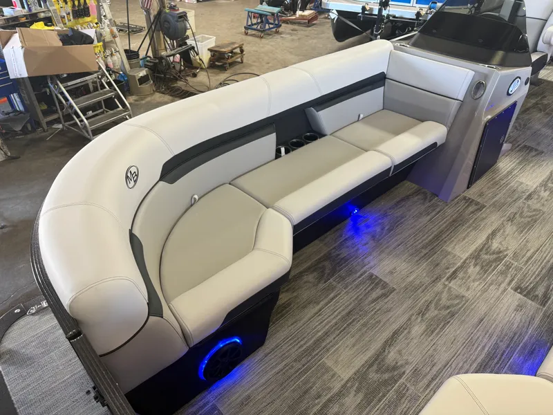 Slide: The Image of Montego Bay 8522 Fish & Cruise Deluxe Pontoon & Honda 4-Stroke EFI 2026 - 7