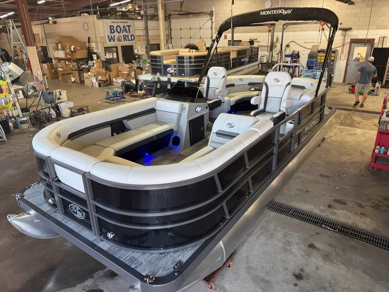 The Image of Montego Bay 8522 Quad Lounger BR Deluxe Pontoon & Honda 4-Stroke EFI 2026 - 1