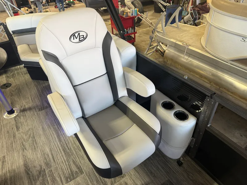 Slide: The Image of Montego Bay 8522 Quad Lounger BR Deluxe Pontoon & Honda 4-Stroke EFI 2026 - 11