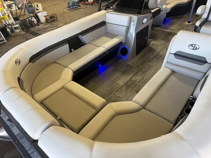 Slide: The Image of Montego Bay 8522 Quad Lounger BR Deluxe Pontoon & Honda 4-Stroke EFI 2026 - 6