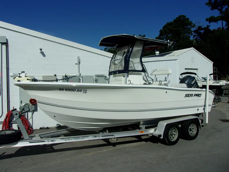 Slide: The Image of Sea Pro 206 Center Console 2004 - 1