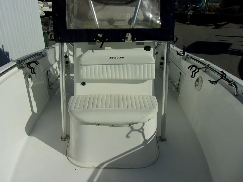 Slide: The Image of Sea Pro 206 Center Console 2004 - 14