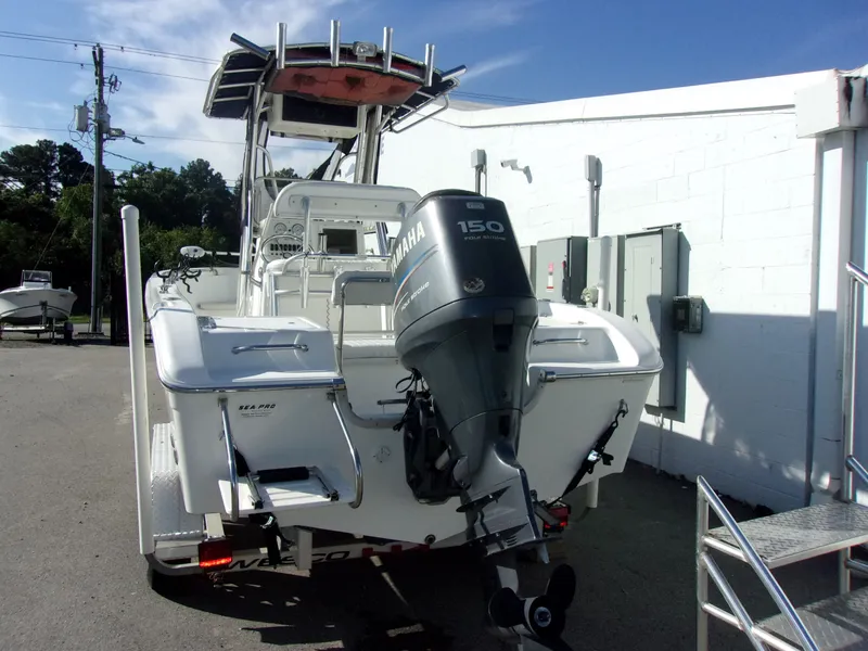 Slide: The Image of Sea Pro 206 Center Console 2004 - 3