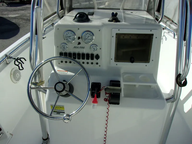 Slide: The Image of Sea Pro 206 Center Console 2004 - 5