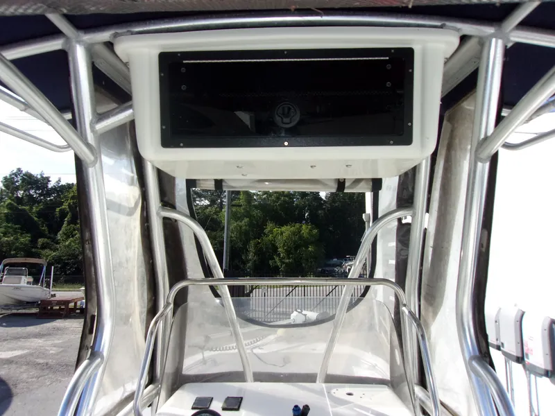Slide: The Image of Sea Pro 206 Center Console 2004 - 6