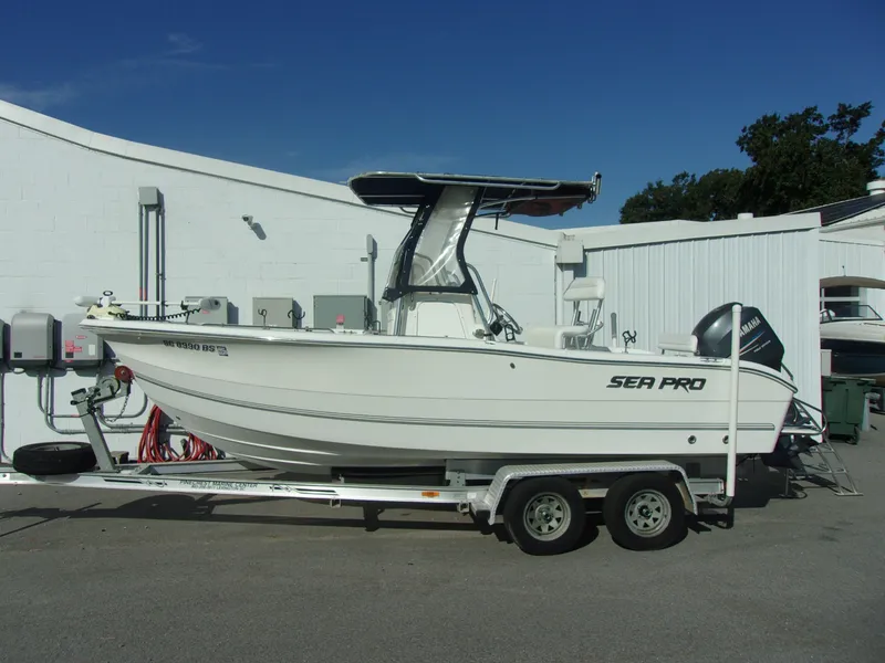 Slide: The Image of Sea Pro 206 Center Console 2004 - 8