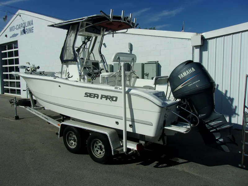 Slide: The Image of Sea Pro 206 Center Console 2004 - 9